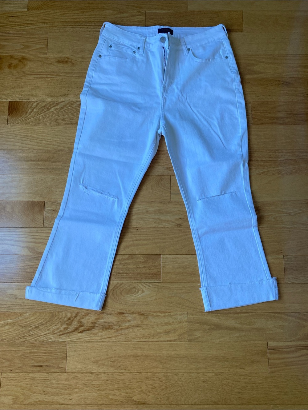 Straight-Leg Cropped White Jeans with Cuffed Hem